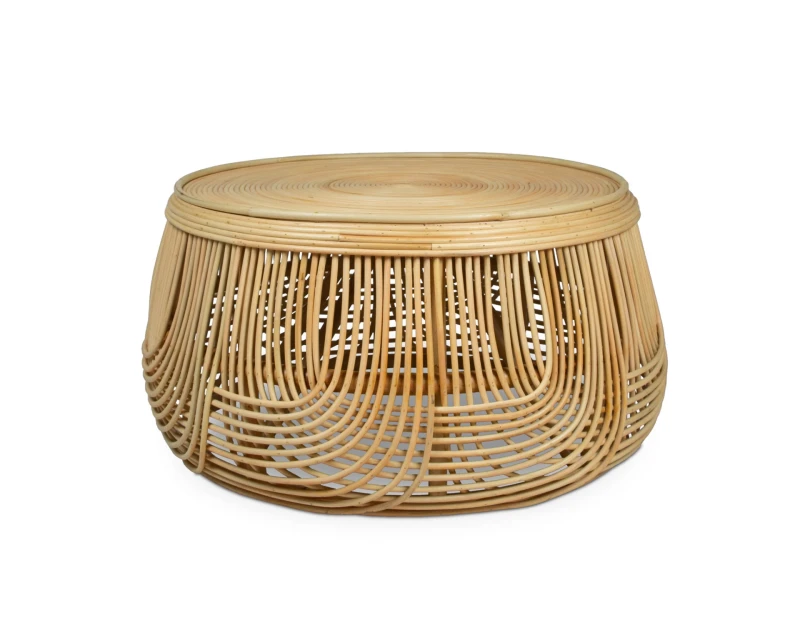 Stolik z naturalnego rattanu.webp